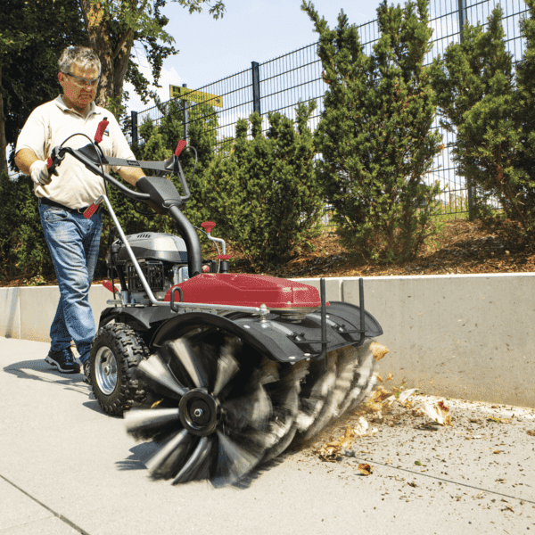 Balayeuse Mécanique Balayeuse Scheppach SC2200PE Avec Bac De Récupération Et Lame à Neige 5 Balayeuse Mécanique Balayeuse Scheppach SC2200PE Avec Bac De Récupération Et Lame à Neige – Image 3