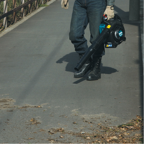 Souffleur Broyeur Aspirateur Souffleur Thermique Silencieux - Makita BHX2501 - 4 Temps 24,5 Cm³ 3 Souffleur Broyeur Aspirateur Souffleur Thermique Silencieux - Makita BHX2501 - 4 Temps 24,5 Cm³