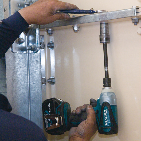 Boulonneuses à Choc Boulonneuse à Choc 18V LI-LON 4Ah 230Nm En Coffret : Makita DTW251RMJ 5 Boulonneuses à Choc Boulonneuse à Choc 18V LI-LON 4Ah 230Nm En Coffret : Makita DTW251RMJ – Image 3