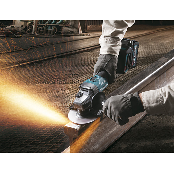 Meuleuse D'angle ø 125 Mm Meuleuse D'angle Makita Diamètre 125 Mm 40V Max Li-Ion 4Ah - Puissance 1100 W 5 Meuleuse D'angle ø 125 Mm Meuleuse D'angle Makita Diamètre 125 Mm 40V Max Li-Ion 4Ah - Puissance 1100 W – Image 3