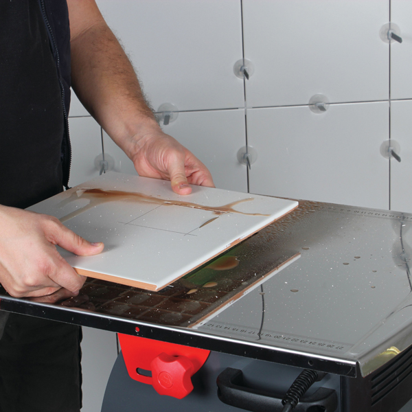 Scie Circulaire Carrelage Scie Coupeuse Grès Cérame 40mm électrique Portable Rubi ND-200 1,2 CV 8 Scie Circulaire Carrelage Scie Coupeuse Grès Cérame 40mm électrique Portable Rubi ND-200 1,2 CV – Image 6