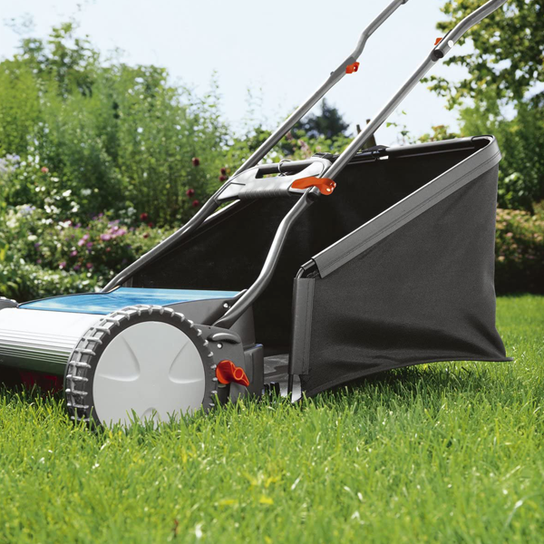 Tondeuse Débroussailleuse Sac Ramassage Herbe Coupée Tondeuse Gazon Hélicoïdale 49 Litres Gardena 4 Tondeuse Débroussailleuse Sac Ramassage Herbe Coupée Tondeuse Gazon Hélicoïdale 49 Litres Gardena – Image 2